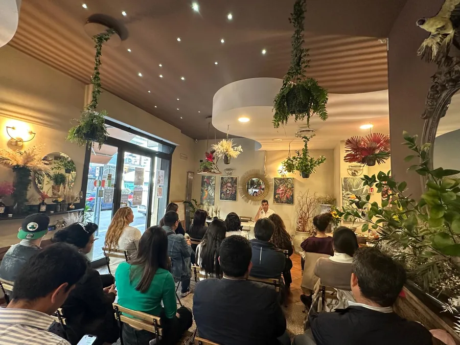 Una charla cercana con un grupo