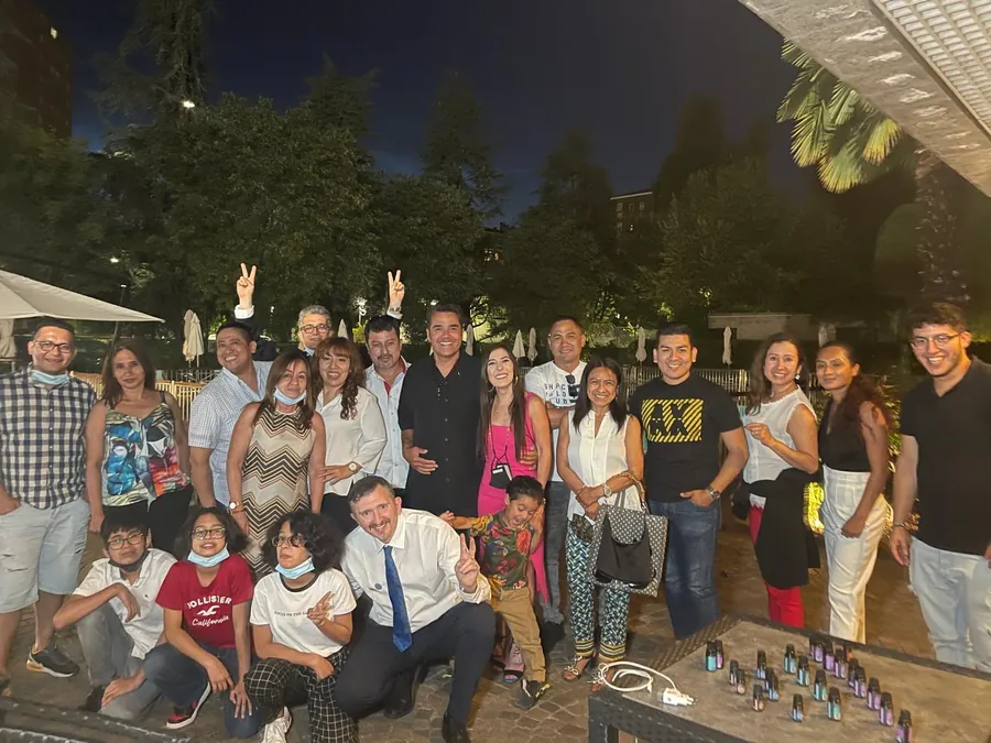 Foto de grupo, de noche, después de un encuentro