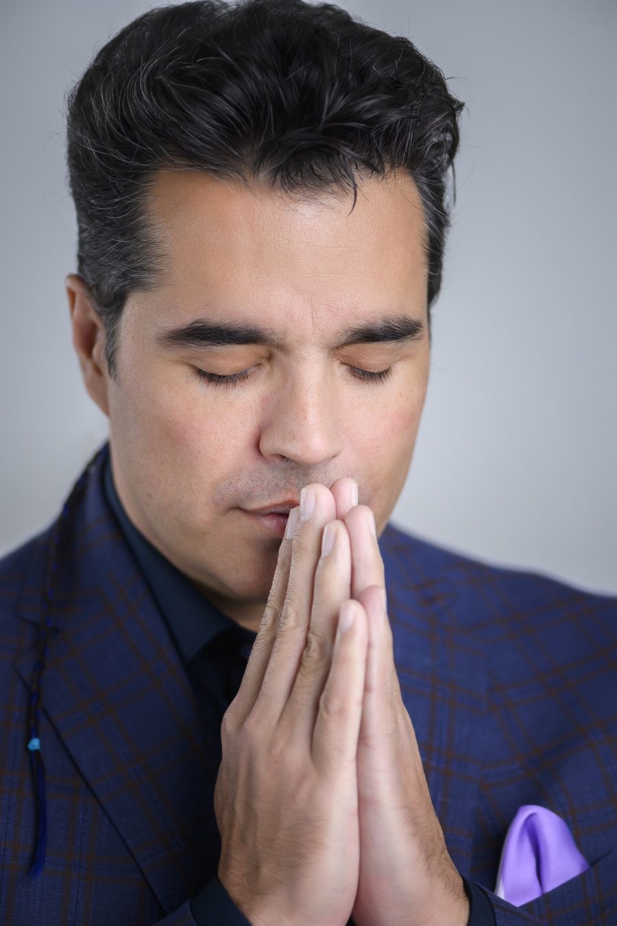Dr. Zuluan Orion in prayer